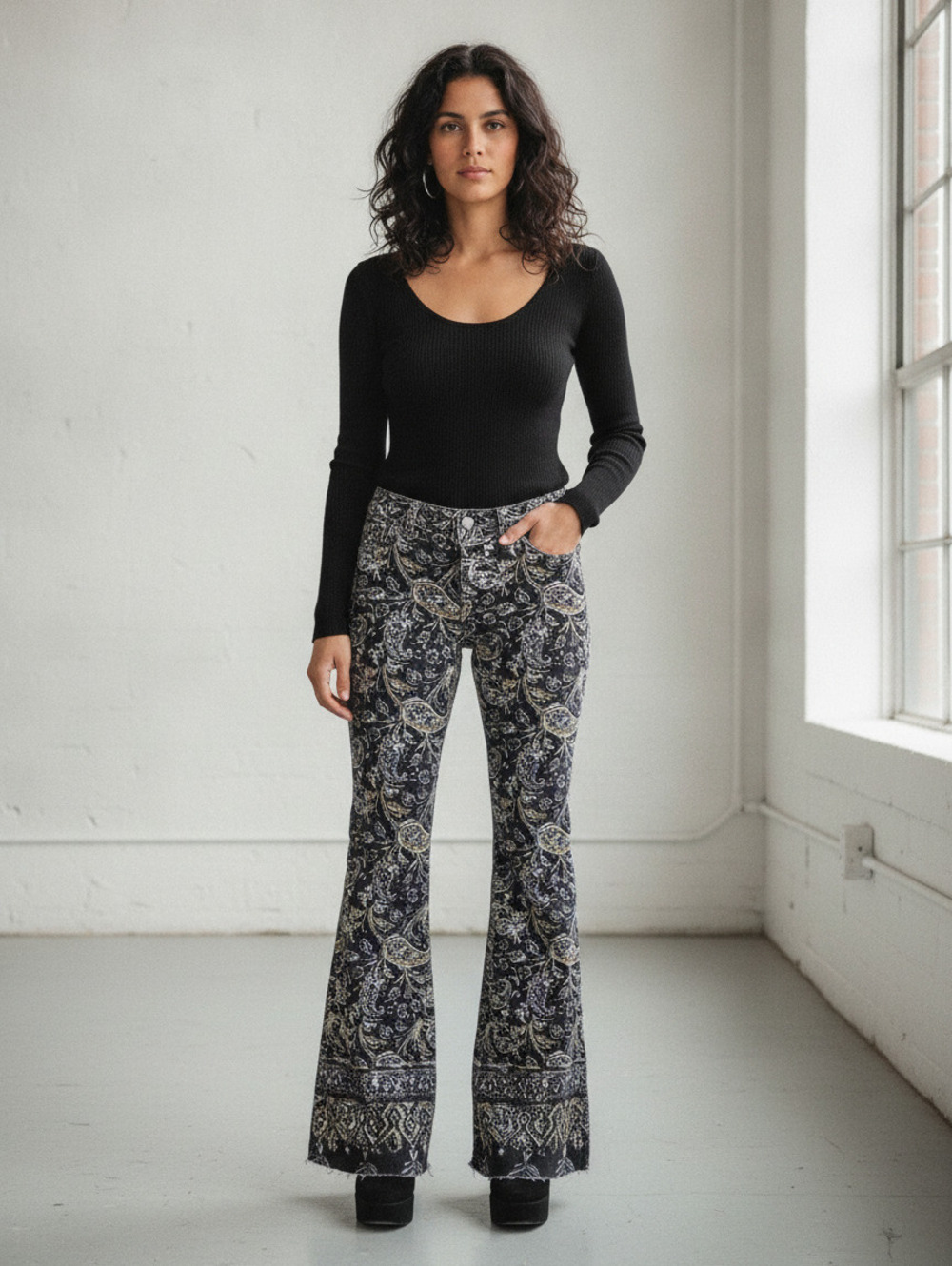 Free People Size 28 Black Paisley Print Flared Pants